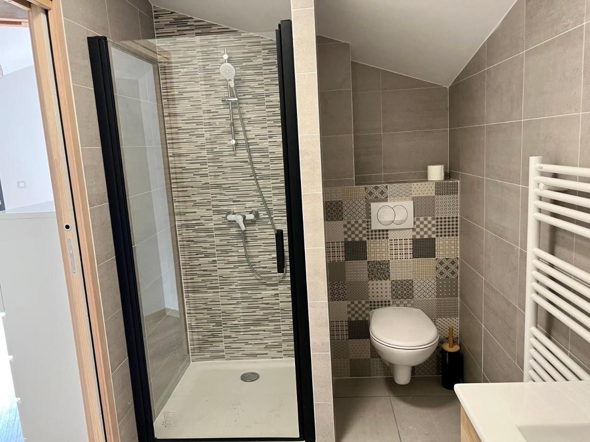 Gaia: Private Near Eurexpo & Airport Villa *