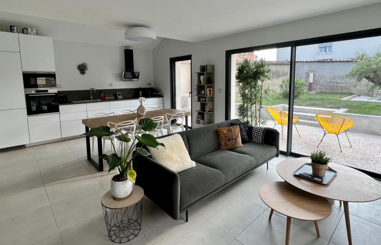 Gaia: Private Near Eurexpo & Airport Villa *